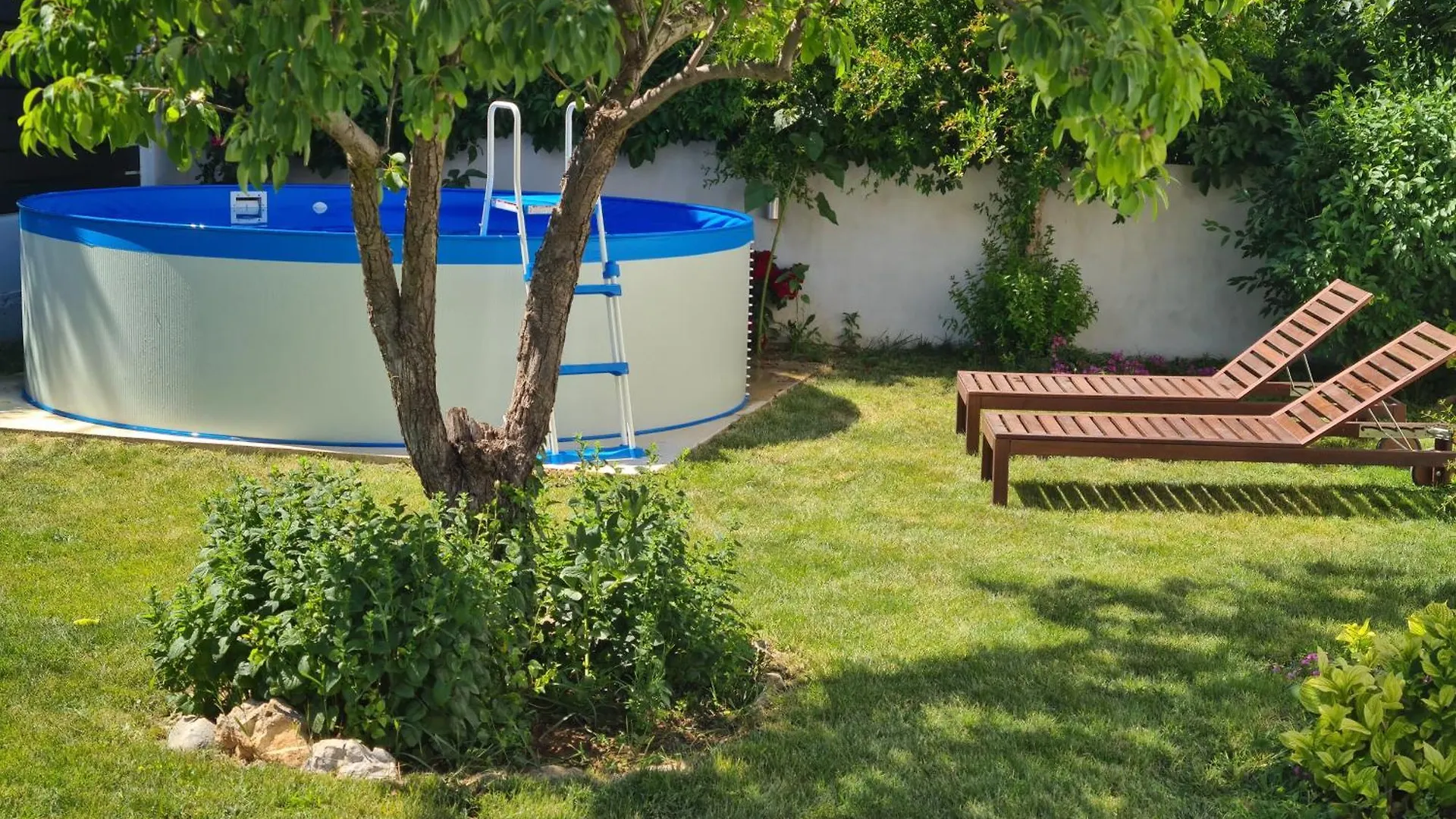 Vacation House With Private Pool And Yard Kozino